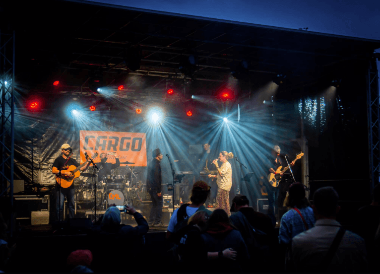 Cargo Music Live Coverband auf der Bühne – mitreißende Live-Musik und Entertainment für Hochzeiten, Geburtstage und Events.